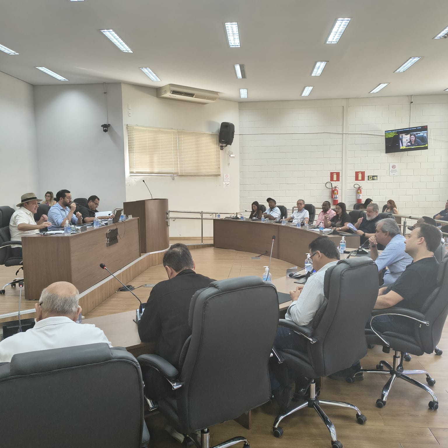 Projeto que autoriza crédito para pavimentação é aprovado em Reunião Extraordinária da Câmara